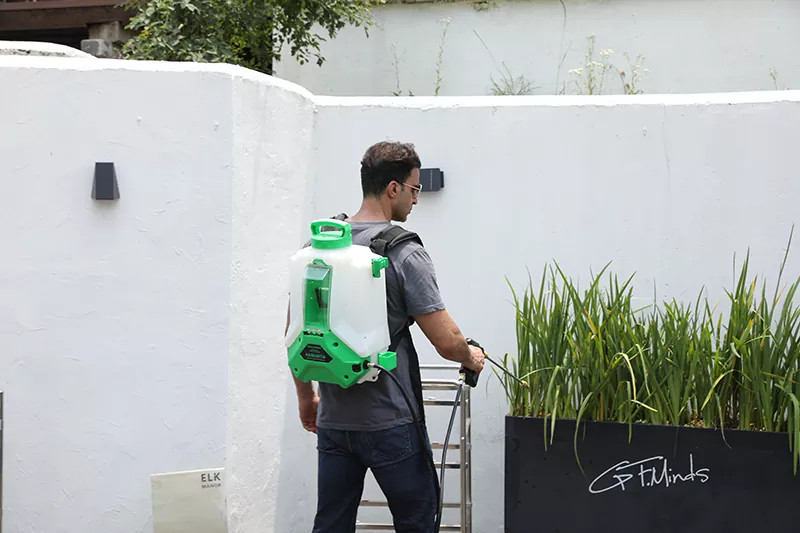 15L Knapsack Sprayer Diaphragm Pump with 18V 2.6A Battery